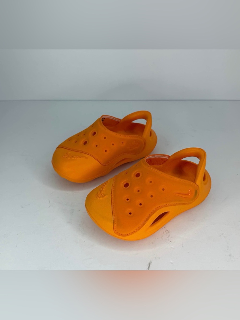 Nike Aqua Swoosh sandals in toddler size 5C.